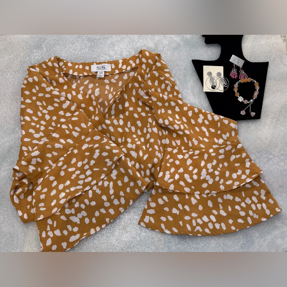 Myra Bag Women's Tan and White Blouse and jewelry